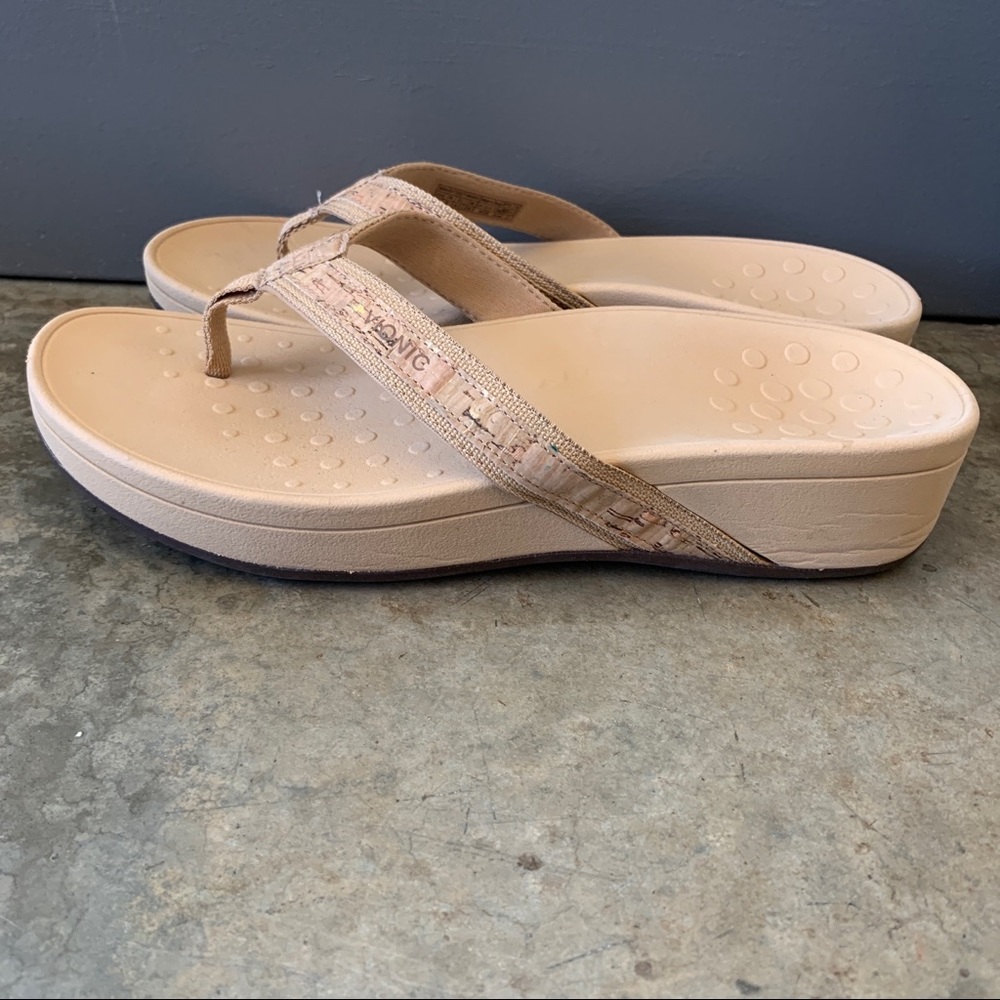 Vionic 380 High Tide Tan Wedge Flip Flops Size 11